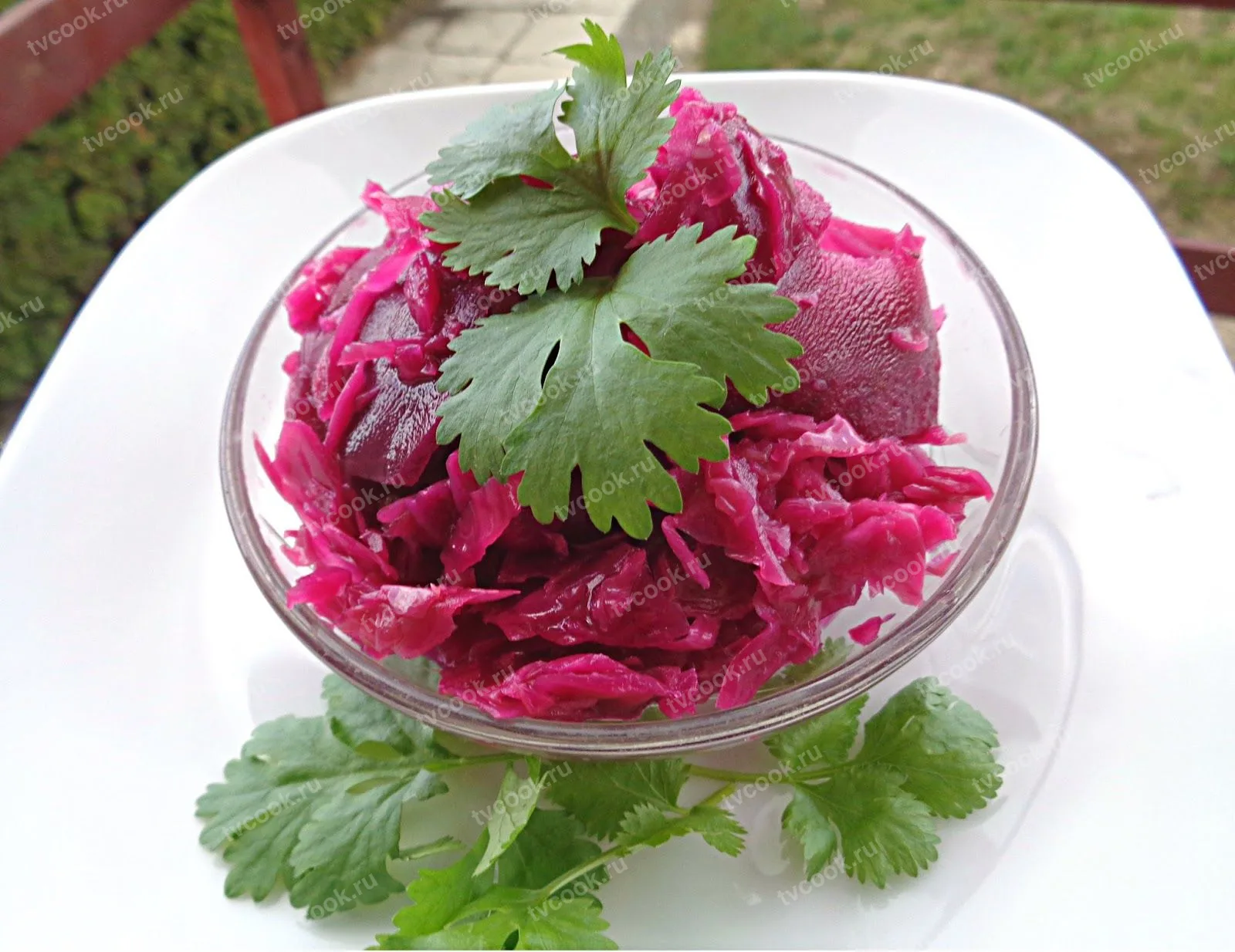 Быстрая маринованная капуста со свёклой