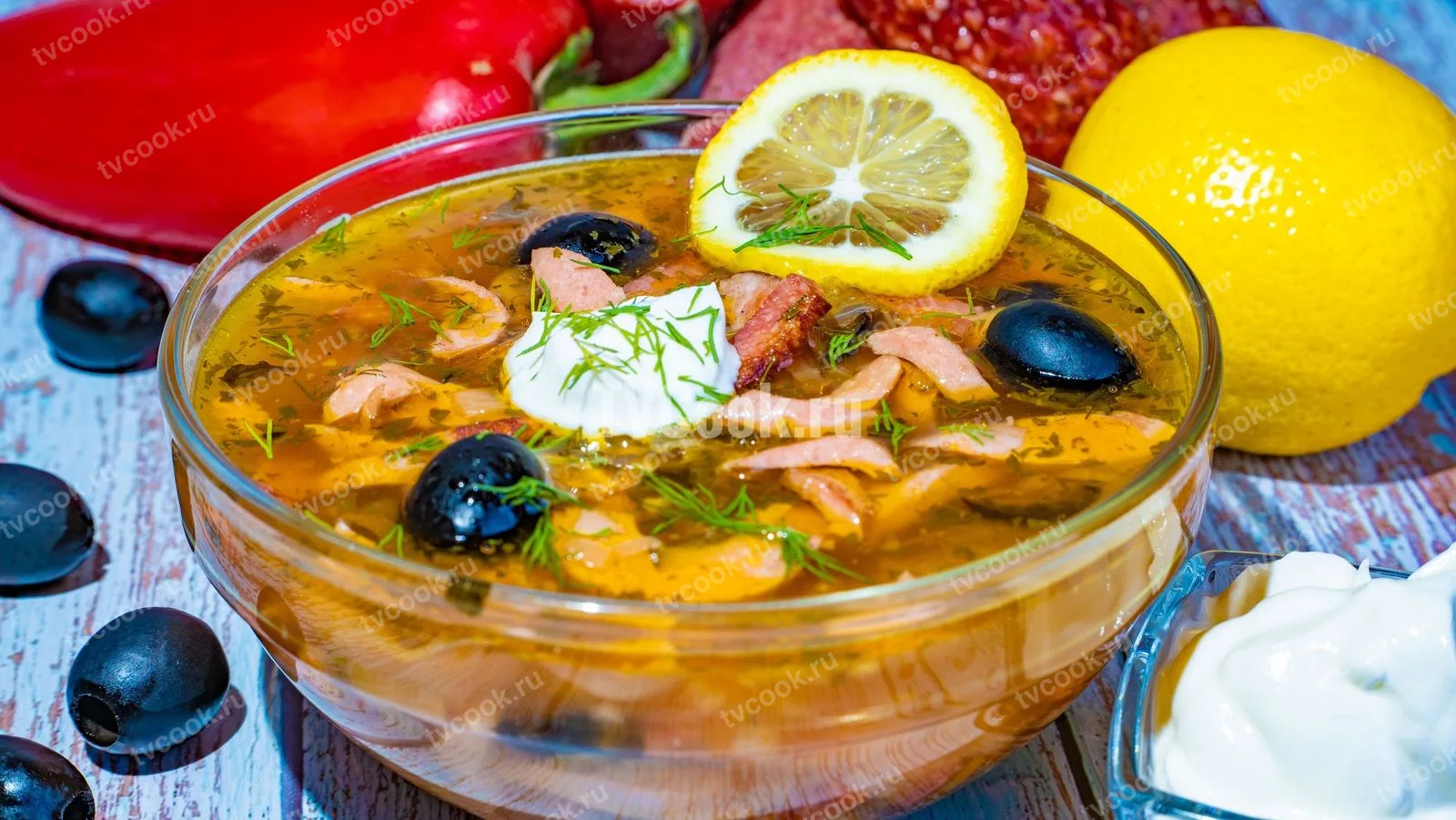 Солянка мясная сборная классическая — наваристая, с копчёностями