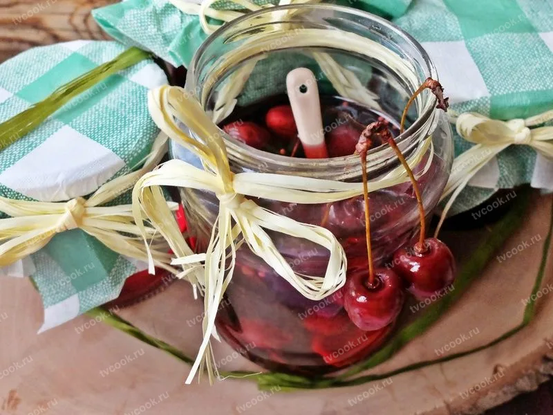 Маринованная черешня на зиму – пряная закуска к мясу