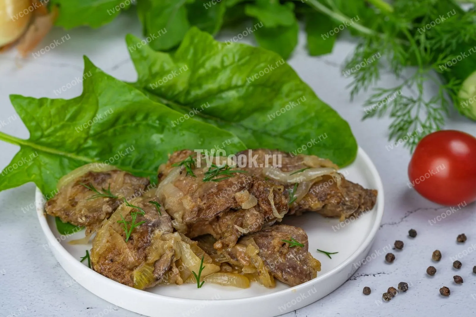Куриная печень в духовке с луком и морковью в сметанном соусе