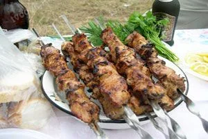 Шашлык с майонезом и минералкой – мягкий и сочный