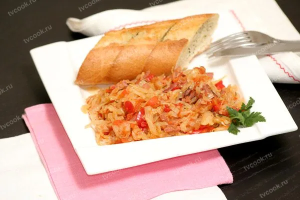 Капустняк из свежей капусты с копчёностями