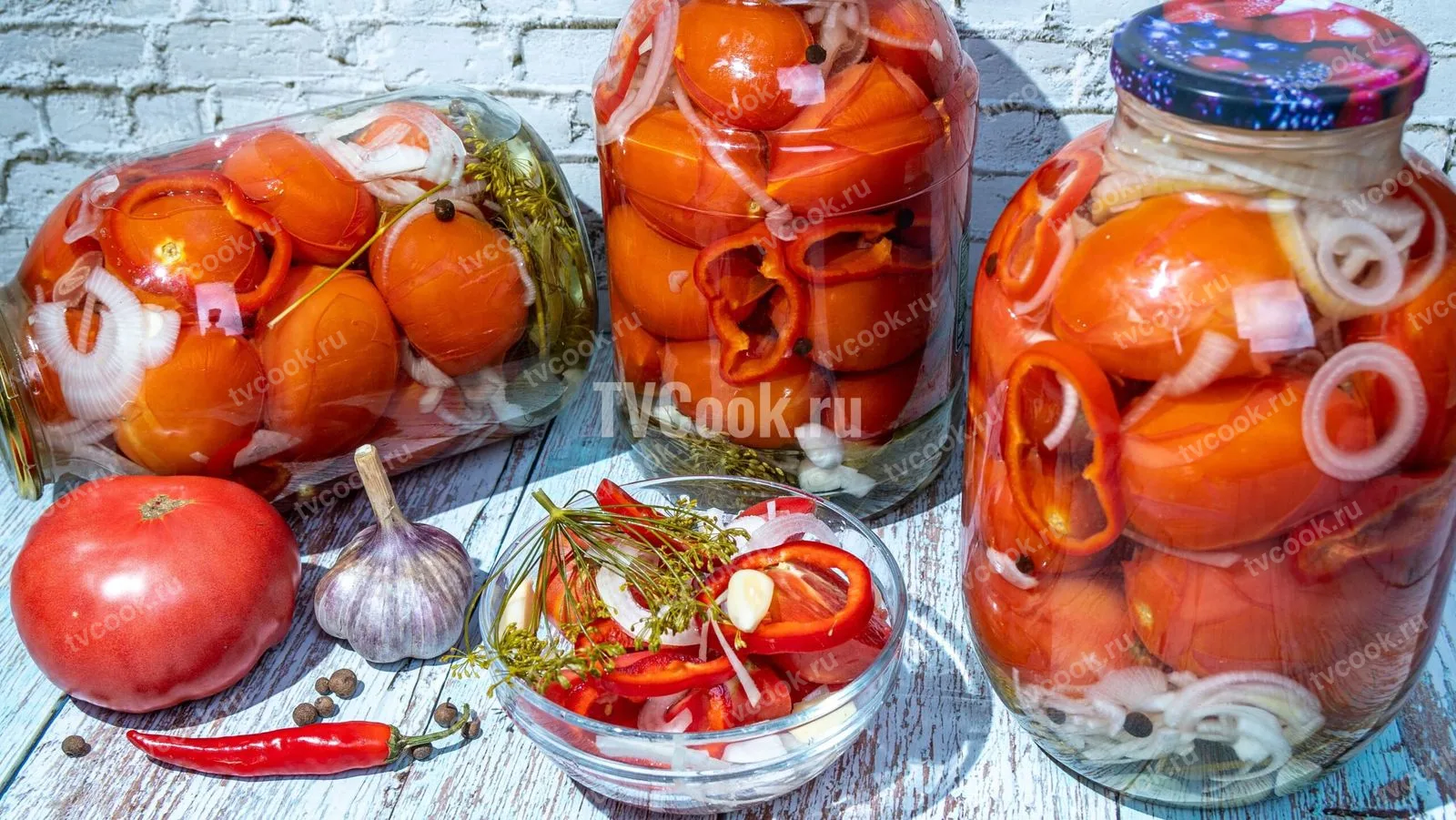 Маринованные помидоры с луком и болгарским перцем на зиму