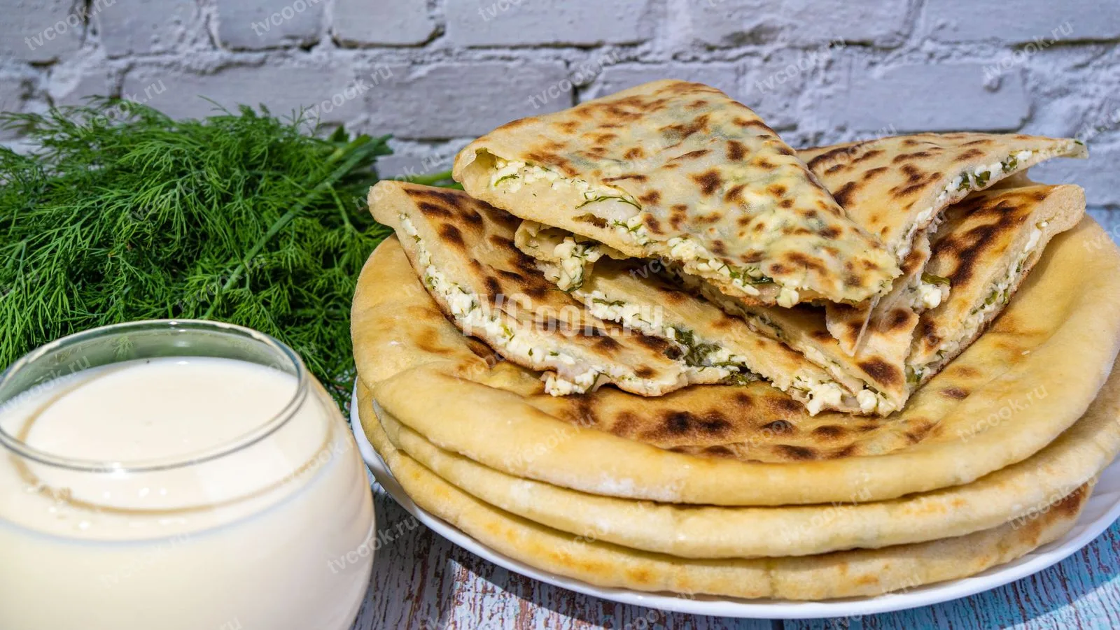 Сырные лепёшки с творогом и зеленью на кефире