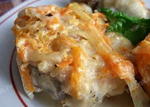 Минтай под овощами в молоке