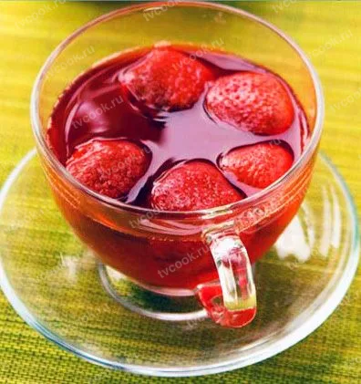Компот из малины и клубники