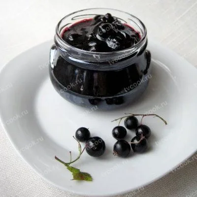 Консервированная чёрная смородина