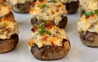 Фаршированные шампиньоны – в духовке, с сыром