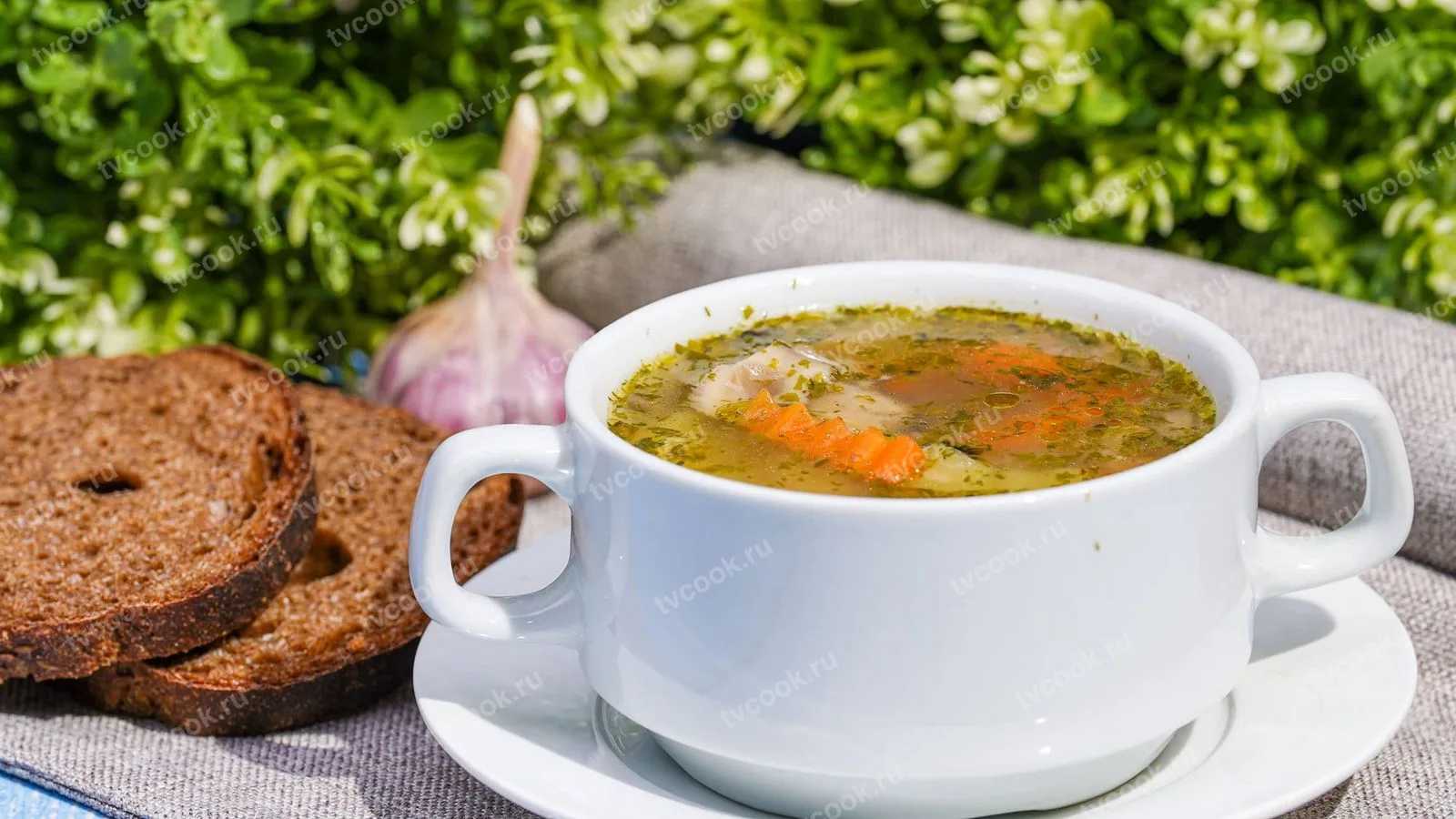 Постный грибной суп с гречкой и картофелем