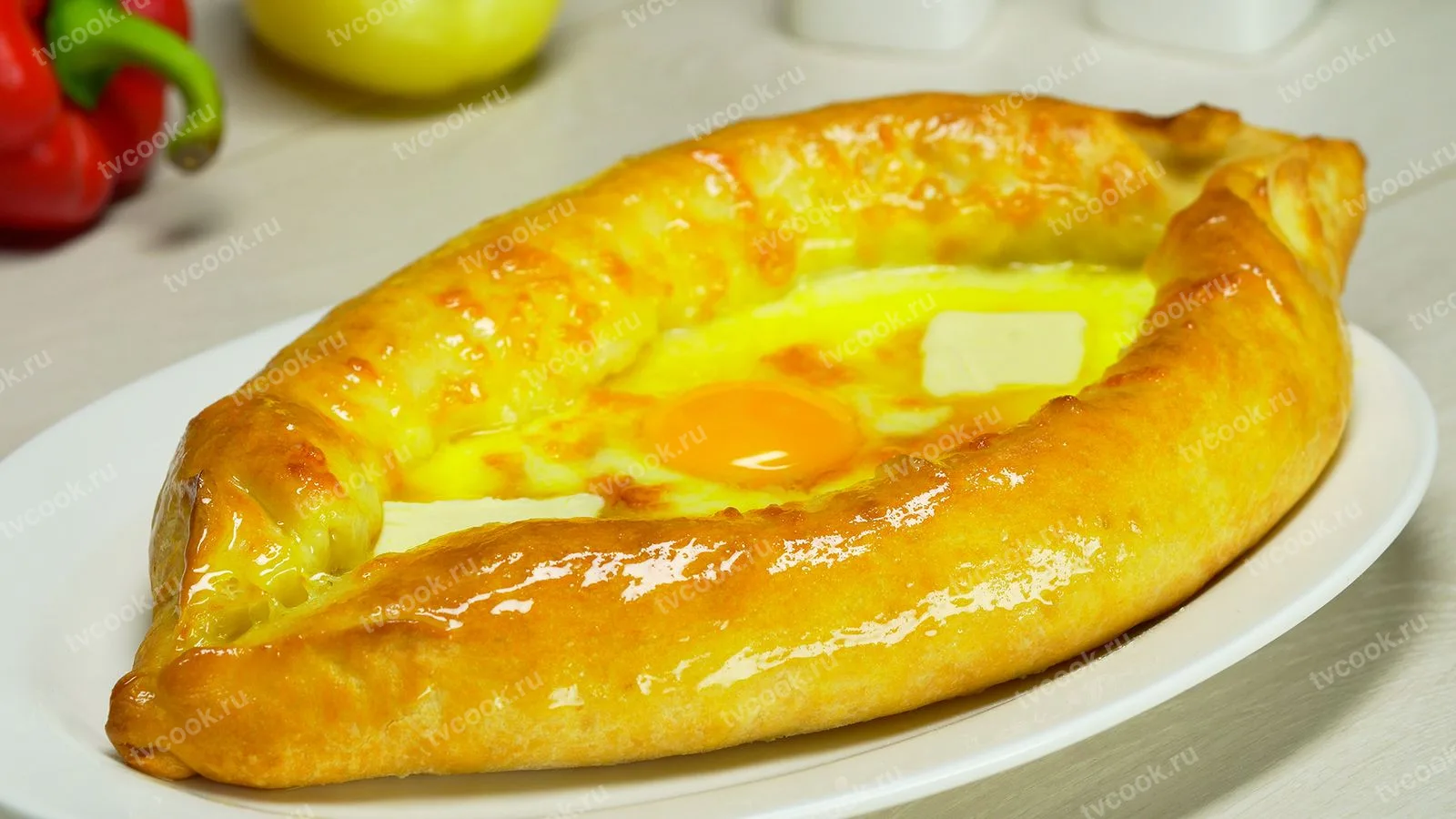 Хачапури по-аджарски (лодочка с яйцом)