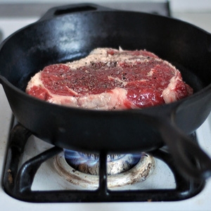 Антрекот из свинины на сковороде – пошаговый рецепт с фото, как приготовить в домашних условиях