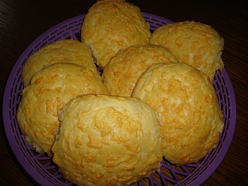 Дрожжевые булочки с сыром в духовке на молоке