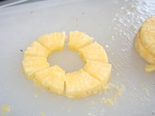 Творожный десерт с ананасами