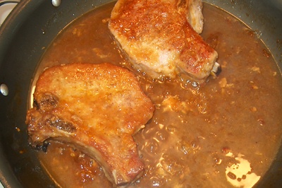 Свинина в медово-чесночном соусе на сковороде. Видео-рецепт