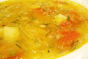 Вкусный густой суп из капусты с копченостями