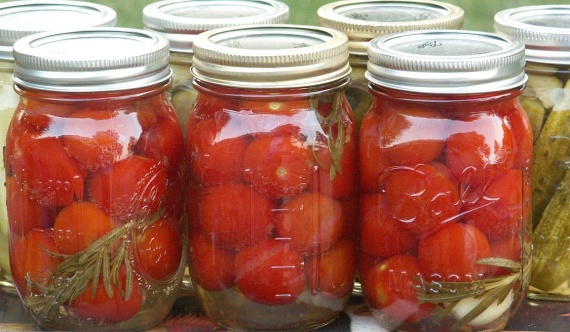 Еще рецепты консервирования и домашних заготовок из помидоров: