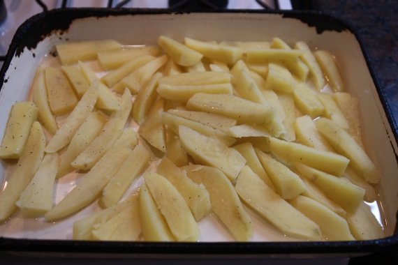 Раздавленный картофель с чесноком в духовке