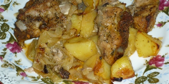 Мясо свинины с грибами и картошкой в духовке
