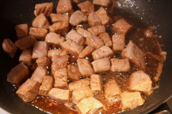 1. Классическое жаркое со свининой и картошкой