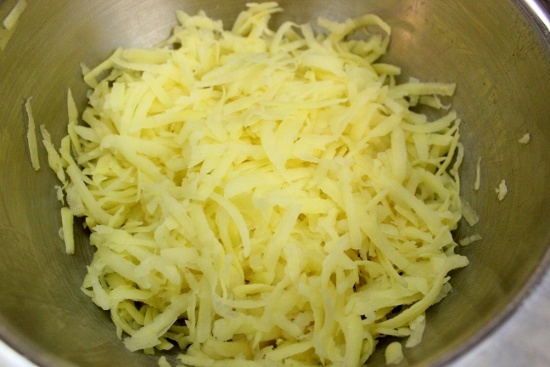 Картофельные биточки с сыром и зеленью