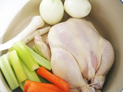 Что можно приготовить из вареной курицы на второе быстро и просто?