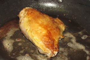 Филе курицы в мультиварке с грибным соусом