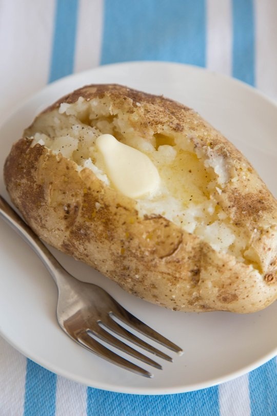 Как приготовить картошку в рукаве в микроволновке?