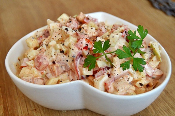 Как приготовить салат с кальмаром, яйцом и яблоком, пошаговый рецепт с фото