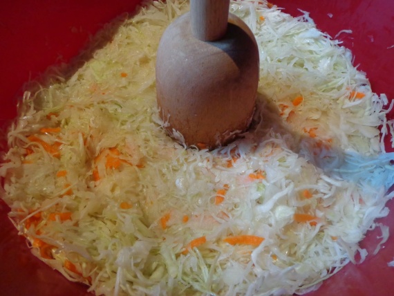 Как приготовить рецепт Квашеная капуста со свеклой