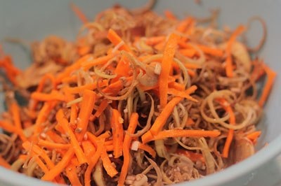 Салат из говяжьего языка, огурцов и корейской морковки