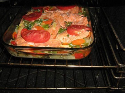 Как приготовить Стейки семги запеченные в духовке с овощами рецепт пошагово