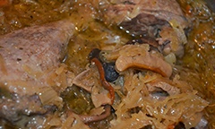 Фаршированная утка квашеной капустой в духовке