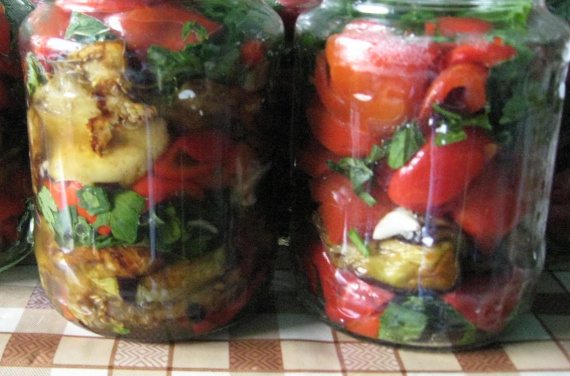 Как приготовить Салат из баклажанов, болгарского перца и помидоров на зиму просто рецепт пошаговый