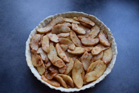 Как приготовить Слоеное тесто бездрожжевое с яблоками в духовке рецепт пошагово