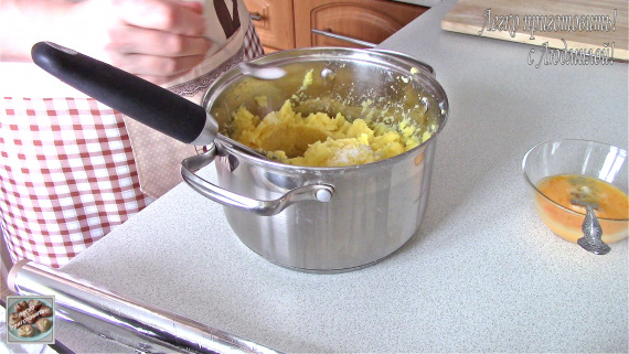 Сочная горбуша с картошкой под соусом в духовке. Легко приготовить!
