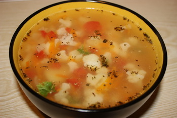 Луковый суп с капустой и укропом