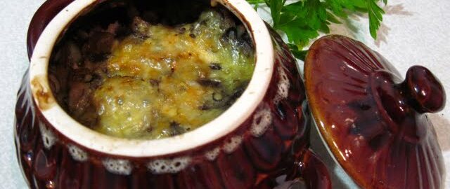 Как приготовить Жаркое в горшочках мясо грибы картошка рецепт пошагово