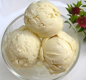 Классическое ванильное мороженое (с яйцами)