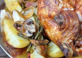 Вариант 2: Быстрый рецепт фаршированной курицы в духовке целиком