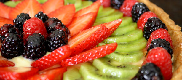Открытый торт с фруктами