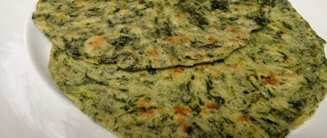 Рецепт лепешек с начинкой из зелени и сыра – подаются с ароматным соусом