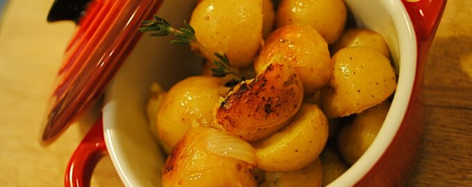 Грибы, картошка и мясо в горшочках