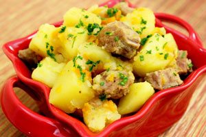 Как приготовить тушеную картошку с мясом в кастрюле