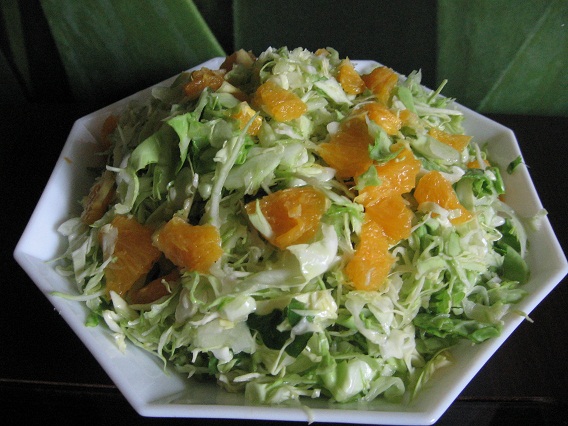 Салат из капусты с апельсинами и морковью