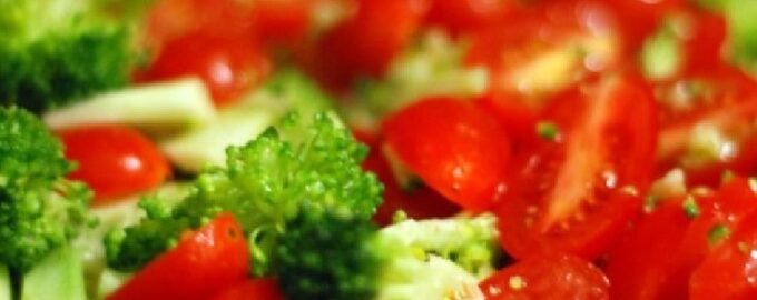 Как приготовить рецепт Салат с брокколи и крабовыми палочками