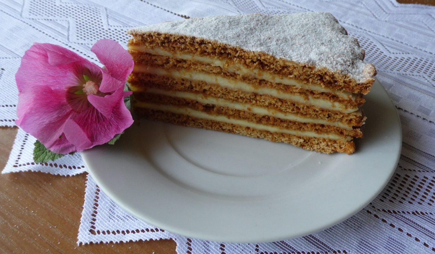 Бисквитный торт медовый хлопок