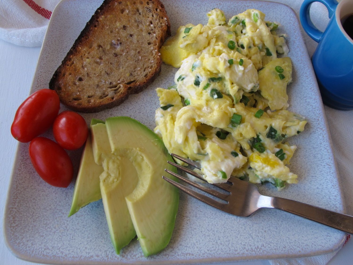 Рецепт завтрака с сыром и яйцами. Омлет Скрэмбл. Скрэмбл сливочный сыр. Диетический завтрак. Завтрак омлет с сыром.