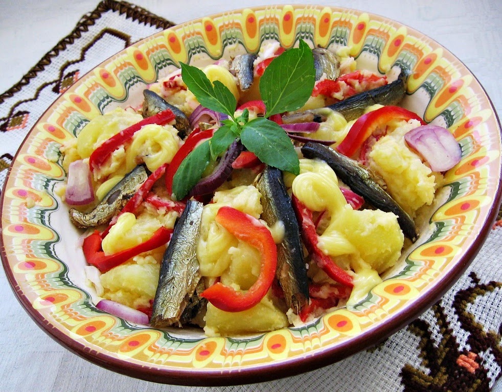 Салат со шпротами рецепт простой и вкусный с фото пошагово в домашних условиях
