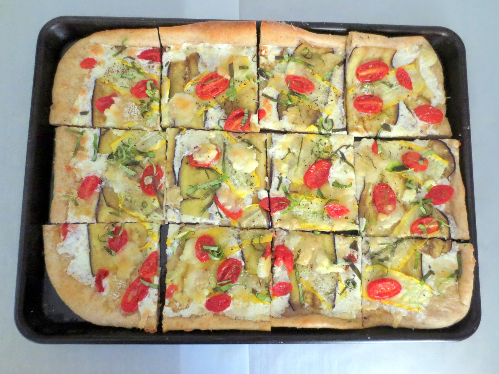 Пицца из теста кабачки и с овощами