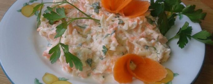 Салат из моркови, петрушки и сельдерея